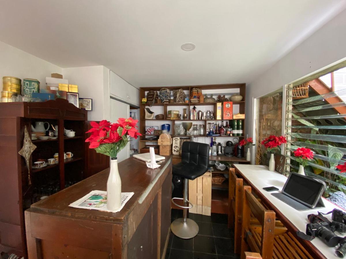Hostal Casa Las Tias Medellín Eksteriør billede